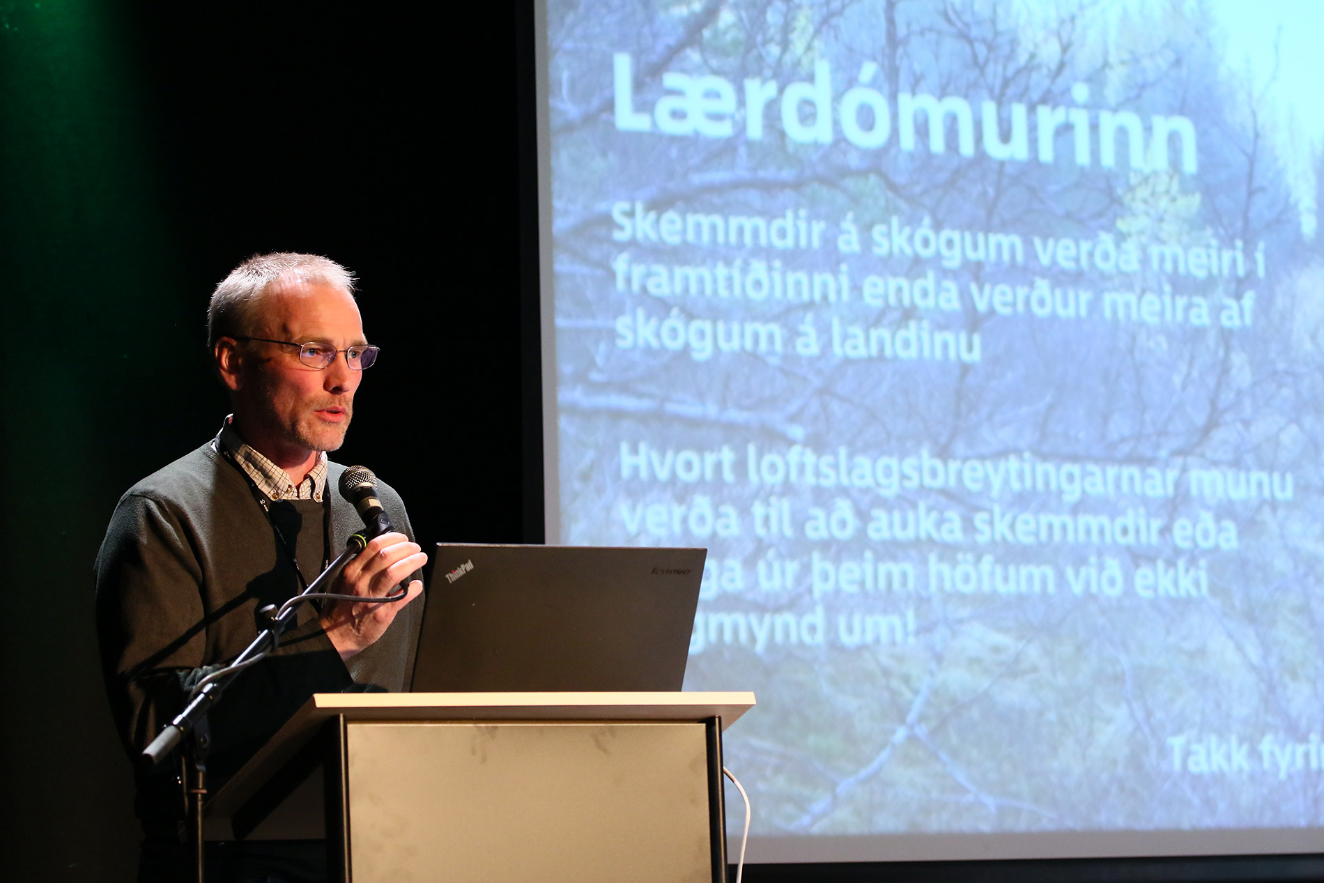Horfur skóganna í framtíðinni voru til umræðu og Hreinn Óskarsson fjallaði meðal annars um þær. Ljósmynd: Pétur Halldórsson