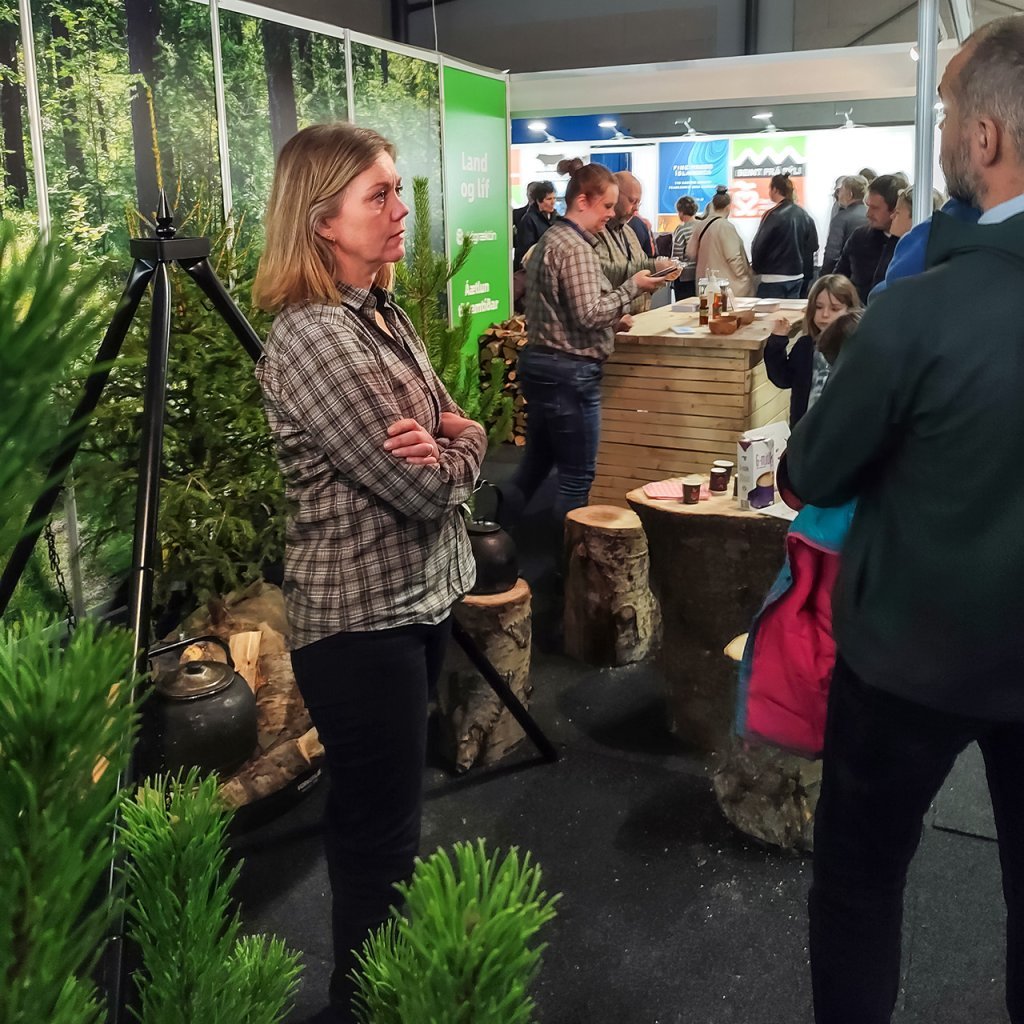 Hrefna, Helena Marta og Jón Þór í skógarbásnum fína. Ljósmynd: Pétur Halldórsson